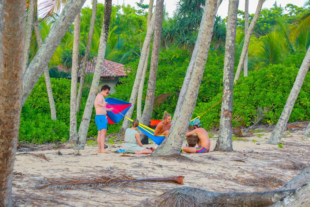 Autumn Moon Beach Cabanas Tangalle Esterno foto