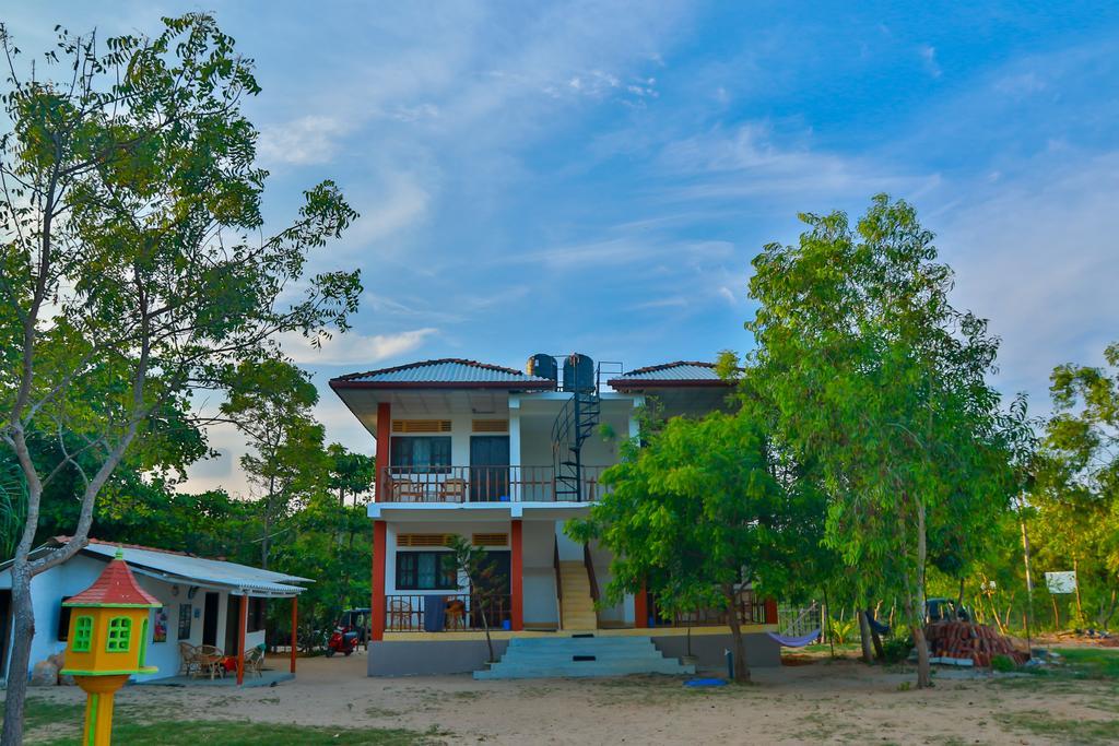 Autumn Moon Beach Cabanas Tangalle Esterno foto